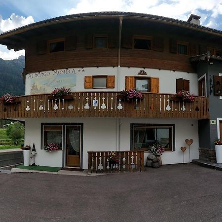 Garni Monika Acomodação com café da manhã Canazei Exterior foto