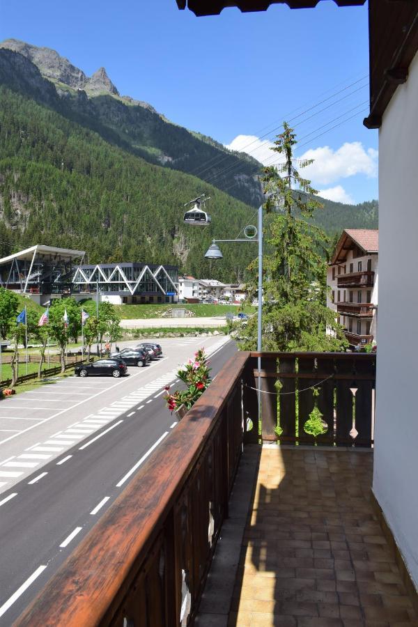 Garni Monika Acomodação com café da manhã Canazei Exterior foto