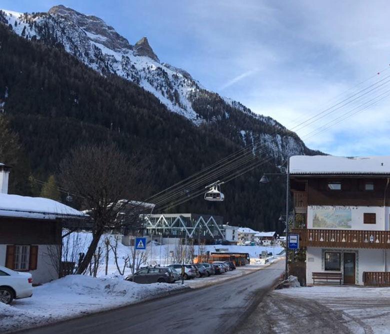 Garni Monika Acomodação com café da manhã Canazei Exterior foto